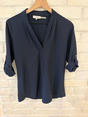 Calvin Klein Deep Navy V-Neck Roll-Tab Sleeve Blouse
(B3)